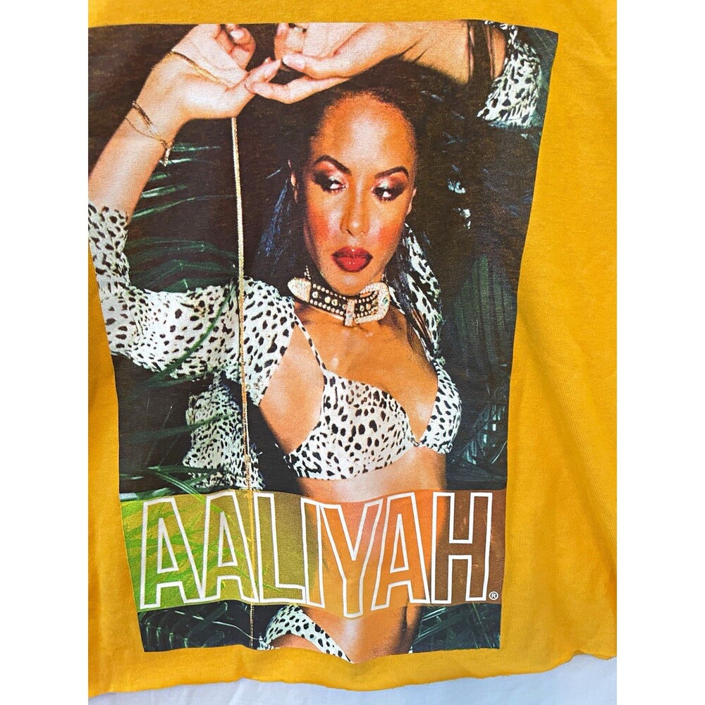 Aaliyah Women's Yellow Cropped Crew Neck Long Sleeve Graphic T-Shirt Size S